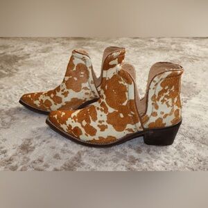 Myra Snug Booties (Cow Hyde)